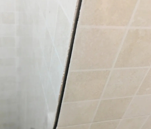 平泉瓷砖空鼓维修公司分享阳台瓷砖脱落的修复过程可以分为以下几个步骤